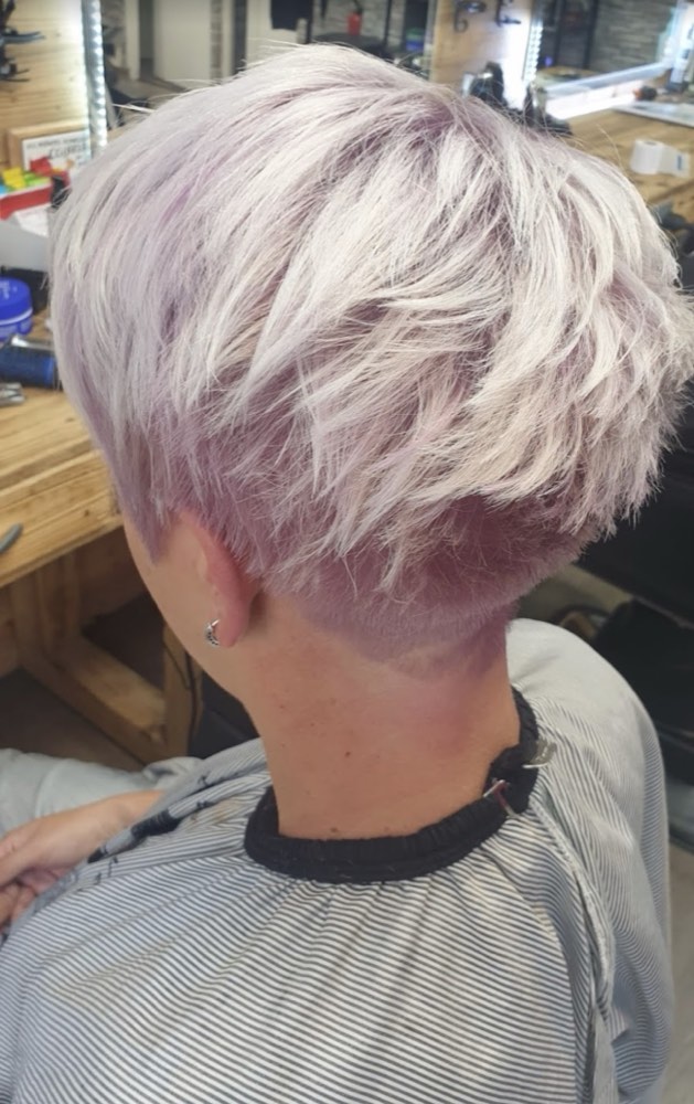 Coupe courte femme chez Coiffure Étoile