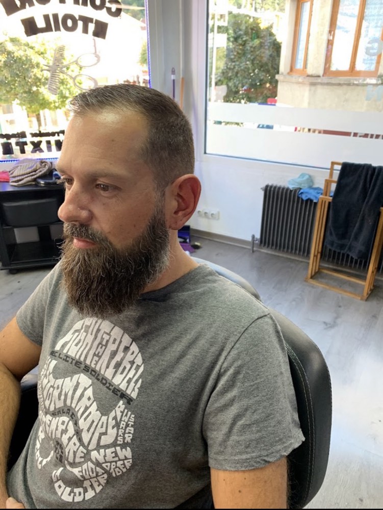 Coupe et barbe chez Coiffure Étoile